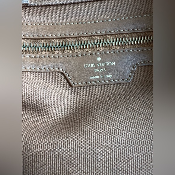 Louis Vuitton “That’s LOVE” tote bag. - Picture 5 of 9